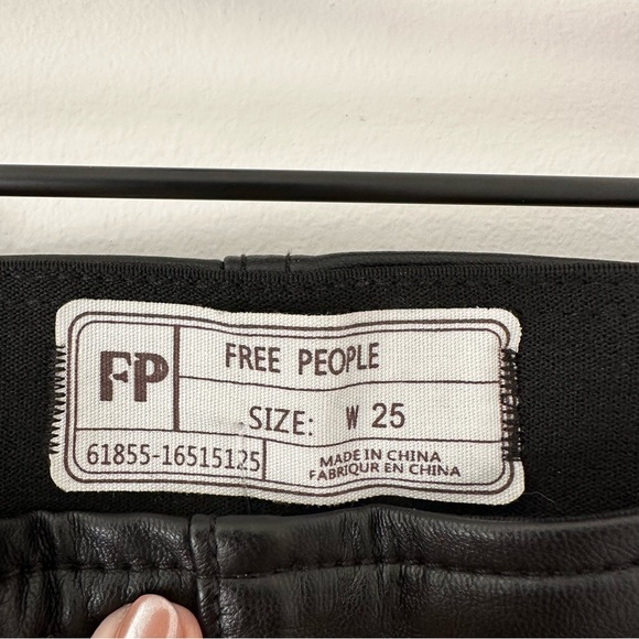 Free People Black Wide Flare Vegan Faux Leather Punk Gothic Pants Size 25 - Picture 7 of 8